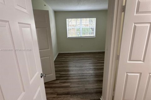 Apartment in Pembroke Pines, Florida 2 bedrooms, 104.98 sq.m. № 2381717 - photo 24