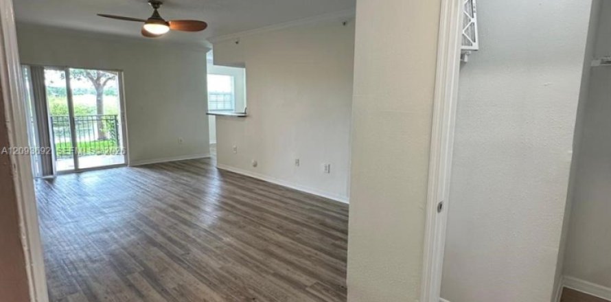 Apartment in Pembroke Pines, Florida 2 bedrooms, 104.98 sq.m. № 2381717