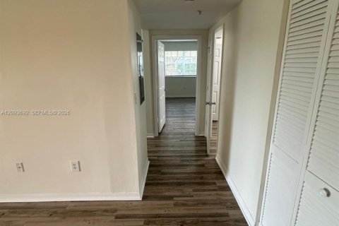 Apartment in Pembroke Pines, Florida 2 bedrooms, 104.98 sq.m. № 2381717 - photo 19
