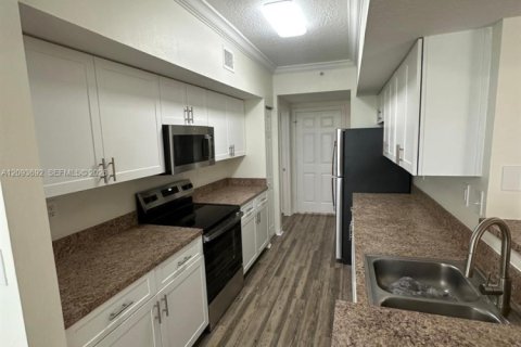 Apartment in Pembroke Pines, Florida 2 bedrooms, 104.98 sq.m. № 2381717 - photo 17