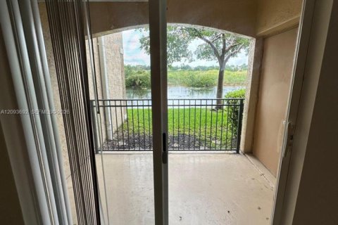 Apartment in Pembroke Pines, Florida 2 bedrooms, 104.98 sq.m. № 2381717 - photo 5