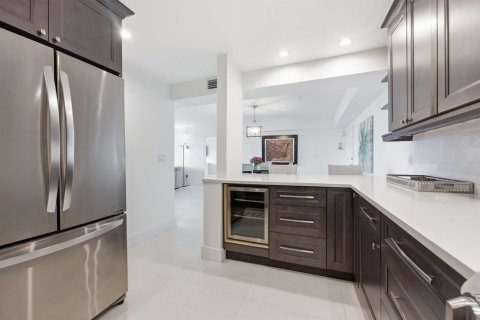 Condo in Palm Beach, Florida, 2 bedrooms № 2190925 - photo 23