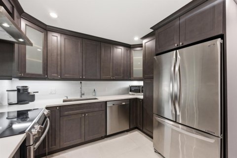 Condo in Palm Beach, Florida, 2 bedrooms № 2190925 - photo 22