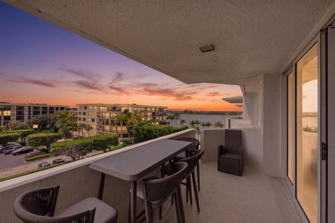 Condo in Palm Beach, Florida, 2 bedrooms № 2190925 - photo 3