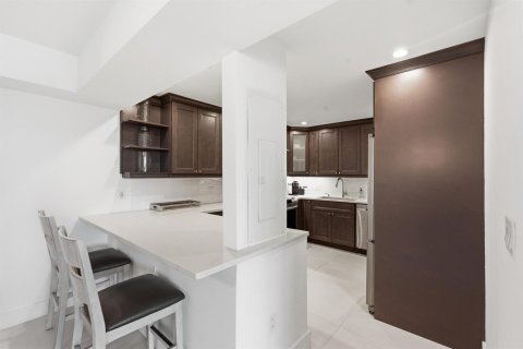 Condo in Palm Beach, Florida, 2 bedrooms № 2190925 - photo 19