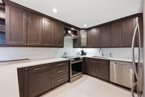 Condo in Palm Beach, Florida, 2 bedrooms № 2190925 - photo 21