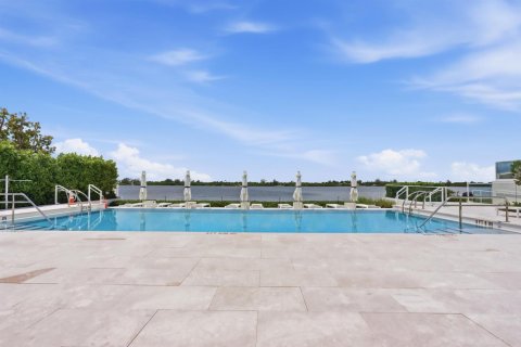 Condo in Palm Beach, Florida, 2 bedrooms № 2190925 - photo 13