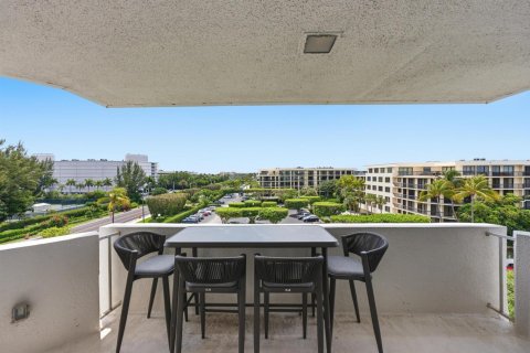 Condo in Palm Beach, Florida, 2 bedrooms № 2190925 - photo 30