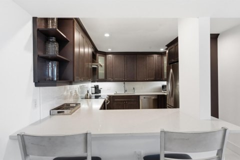 Condo in Palm Beach, Florida, 2 bedrooms № 2190925 - photo 8