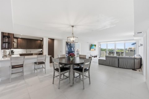 Condo in Palm Beach, Florida, 2 bedrooms № 2190925 - photo 5