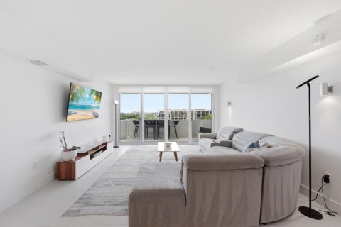 Condo in Palm Beach, Florida, 2 bedrooms № 2190925 - photo 26