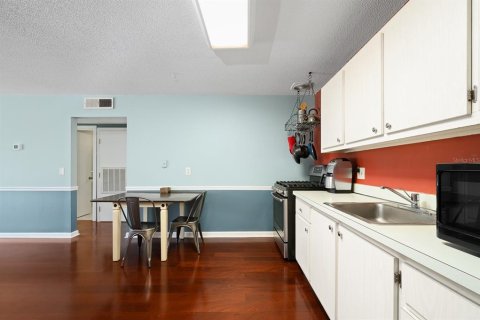 Condominio en venta en Gainesville, Florida, 2 dormitorios, 79.25 m2 № 1675243 - foto 11