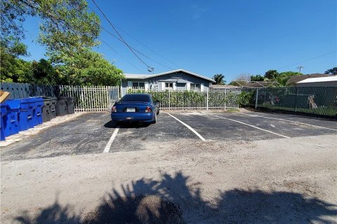 Commercial property in Hollywood, Florida 187.29 sq.m. № 1072642 - photo 1