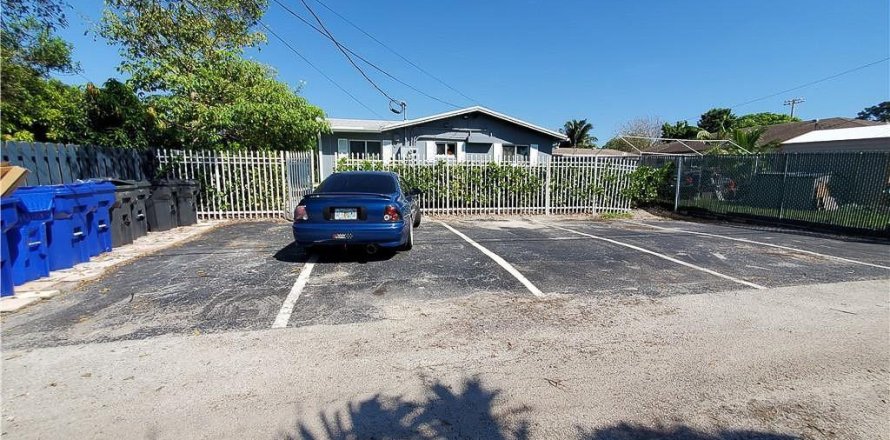 Commercial property in Hollywood, Florida 187.29 sq.m. № 1072642