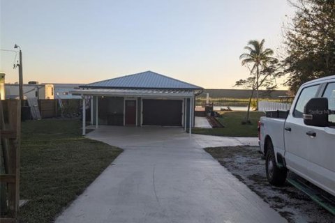 Villa ou maison à Okeechobee, Floride 3 chambres, 137.68 m2 № 2415105