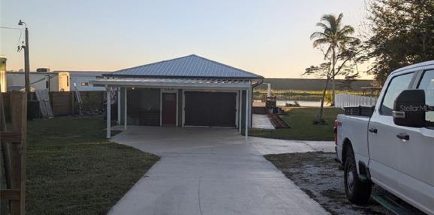Villa ou maison à Okeechobee, Floride 3 chambres, 137.68 m2 № 2415105