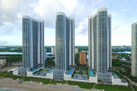 Condominio en Sunny Isles Beach, Florida, 3 dormitorios  № 2030259