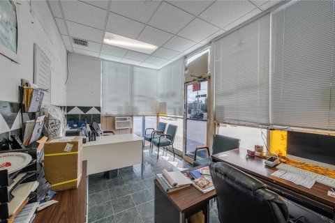 Immobilier commercial à vendre à Haines City, Floride: 334.36 m2 № 2388565 - photo 3