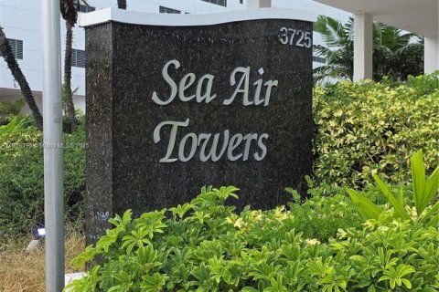 Condo in Hollywood, Florida, 2 bedrooms  № 1973636 - photo 1