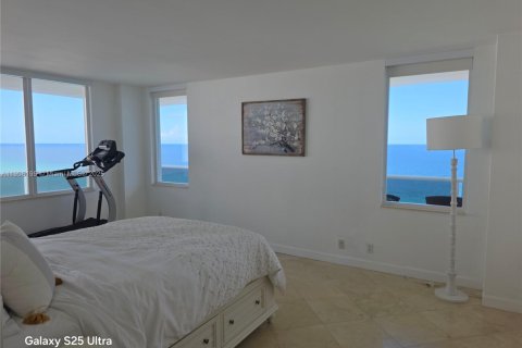 Condo in Hollywood, Florida, 2 bedrooms  № 1973636 - photo 20