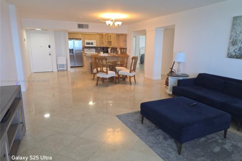 Condo in Hollywood, Florida, 2 bedrooms  № 1973636 - photo 6