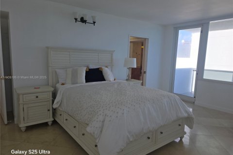 Condo in Hollywood, Florida, 2 bedrooms  № 1973636 - photo 23