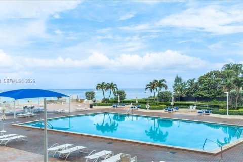 Condominio en venta en Hallandale Beach, Florida, 1 dormitorio, 68.56 m2 № 2040637 - foto 3