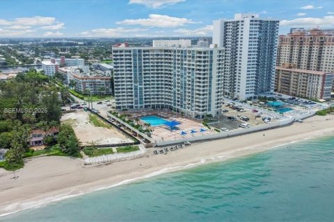 Condominio en venta en Hallandale Beach, Florida, 1 dormitorio, 68.56 m2 № 2040637 - foto 6