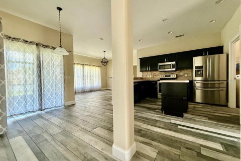 House in BELLALAGO in Kissimmee, Florida 4 bedrooms, 208.47 sq.m. № 2400275 - photo 12