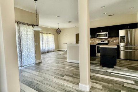 House in BELLALAGO in Kissimmee, Florida 4 bedrooms, 208.47 sq.m. № 2400275 - photo 11