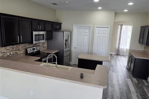 House in BELLALAGO in Kissimmee, Florida 4 bedrooms, 208.47 sq.m. № 2400275 - photo 14