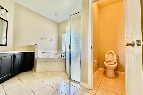 House in BELLALAGO in Kissimmee, Florida 4 bedrooms, 208.47 sq.m. № 2400275 - photo 28