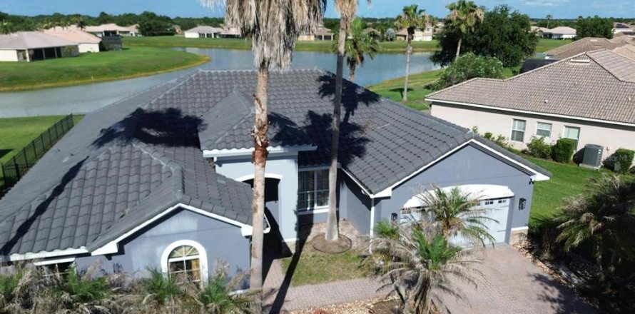 House in BELLALAGO in Kissimmee, Florida 4 bedrooms, 208.47 sq.m. № 2400275