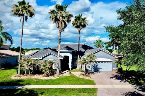 House in BELLALAGO in Kissimmee, Florida 4 bedrooms, 208.47 sq.m. № 2400275 - photo 2