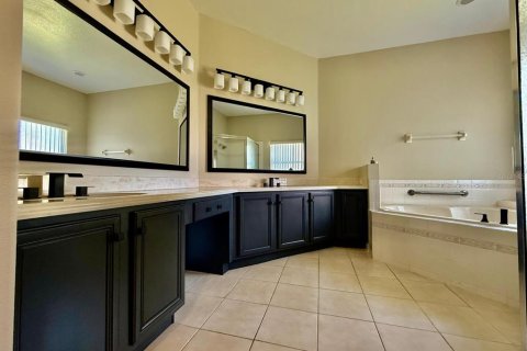 House in BELLALAGO in Kissimmee, Florida 4 bedrooms, 208.47 sq.m. № 2400275 - photo 25