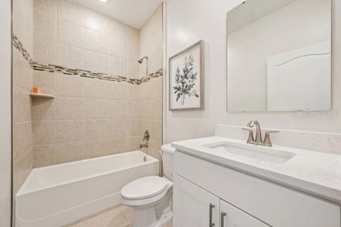 House in Weeki Wachee, Florida 4 bedrooms, 226.31 sq.m. № 2224597 - photo 24