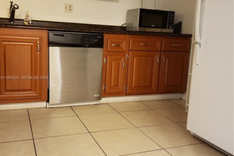 Copropriété à vendre à Lauderhill, Floride: 2 chambres, 90.3 m2 № 2025176 - photo 3