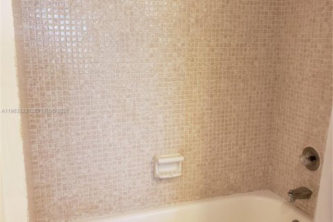 Copropriété à vendre à Lauderhill, Floride: 2 chambres, 90.3 m2 № 2025176 - photo 8