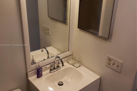 Copropriété à vendre à Lauderhill, Floride: 2 chambres, 90.3 m2 № 2025176 - photo 9