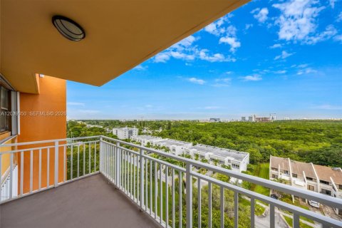 Снять в аренду кондоминиум в Норт-Майами, Флорида 1 спальня, 66.89м2, № 2087571 - фото 9
