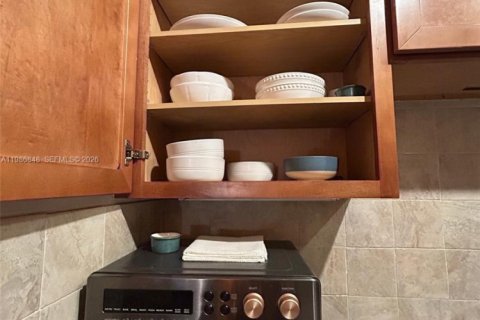 Купить кондоминиум в Майами, Флорида 1 спальня, 65.68м2, № 2044767 - фото 14