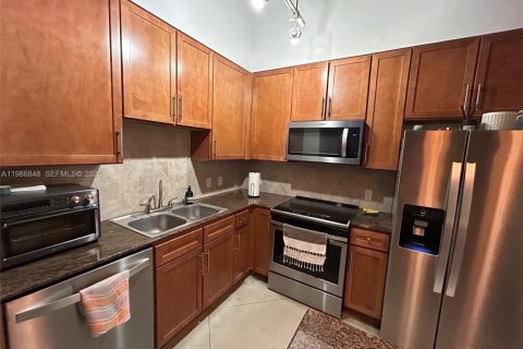 Купить кондоминиум в Майами, Флорида 1 спальня, 65.68м2, № 2044767 - фото 12