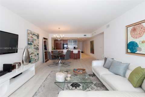 Condo in Hallandale Beach, Florida, 3 bedrooms  № 2052996 - photo 5