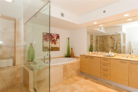 Condo in Hallandale Beach, Florida, 3 bedrooms  № 2052996 - photo 10