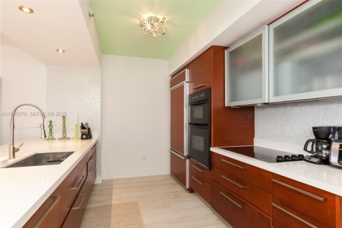Condo in Hallandale Beach, Florida, 3 bedrooms  № 2052996 - photo 7