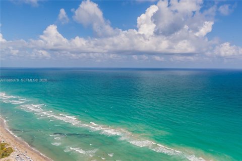 Condo in Hallandale Beach, Florida, 3 bedrooms  № 2052996 - photo 17