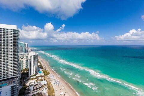 Condo in Hallandale Beach, Florida, 3 bedrooms  № 2052996