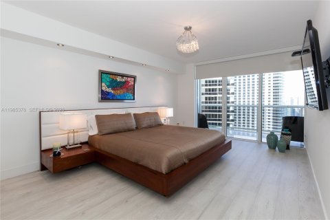 Condo in Hallandale Beach, Florida, 3 bedrooms  № 2052996 - photo 8