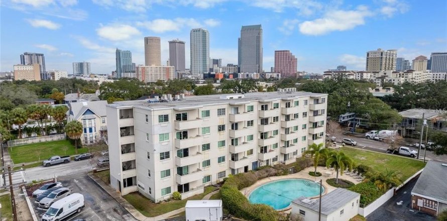 Condo in Tampa, Florida, 2 bedrooms № 2199734