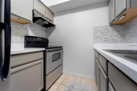 Condo in Tampa, Florida, 2 bedrooms № 2199734 - photo 8